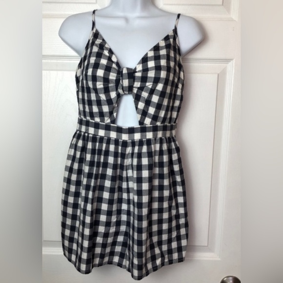 American Eagle plaid romper in a size medium! - Picture 2 of 4